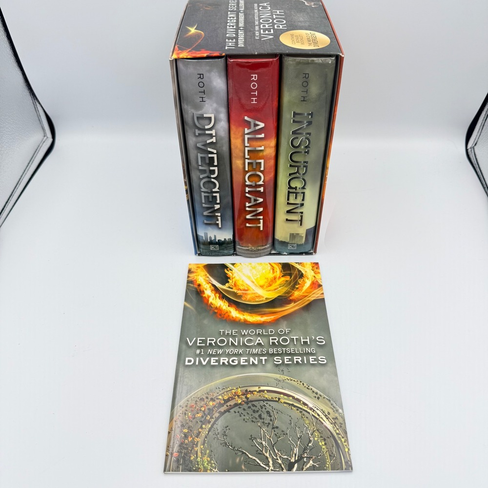 Divergent Series Hardcover Box Set Veronica Roth 3 Books plus Bonus Booklet